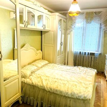 Павла Тичини просп., 8