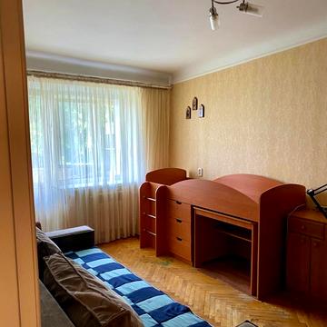 Смілянська вул., 3