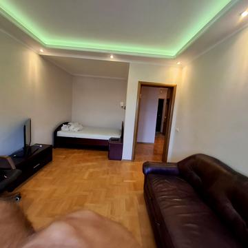 Валерія Лобановського просп. (Червонозоряний), 4-Б