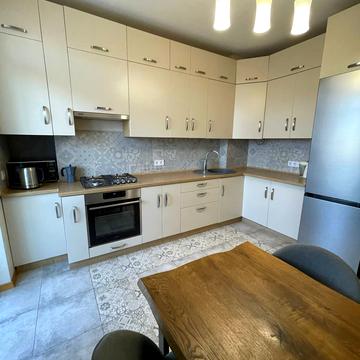 Хуторівка вул., 40