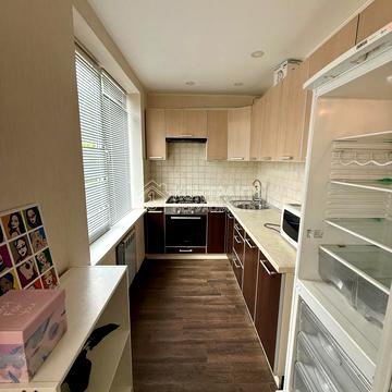 Космонавтів вул., 5а