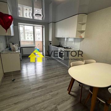 Героїв України вул., 4