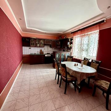 Металургів вул., 20