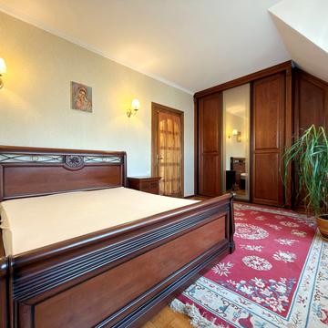 Загородня вул., 33