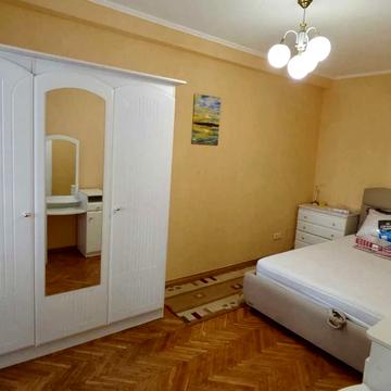 Лесі Українки бульв., 28