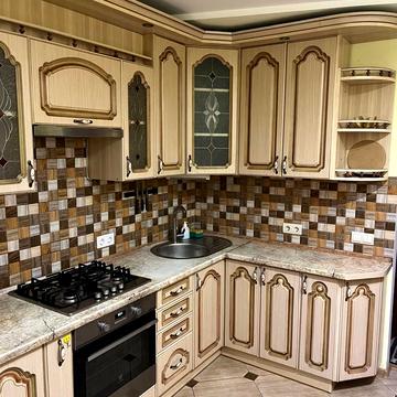 Джерельна вул., 44