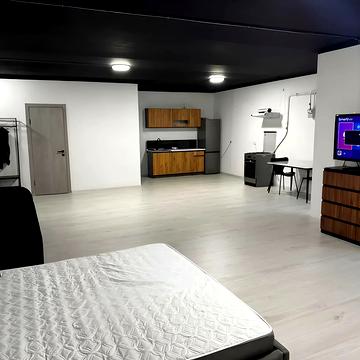 Андрія Мельника вул., (Будинок 8)