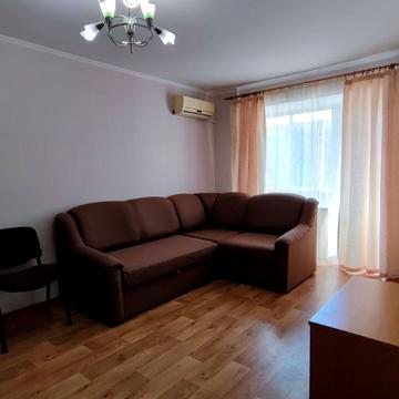 Богдана Хмельницького просп. (Героїв Сталінграда), 6