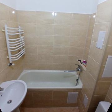 Рене Декарта вул., 12