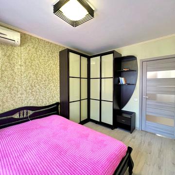 Добровольців пров., 6