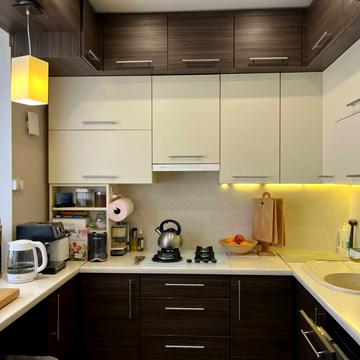 Подільська вул., 7