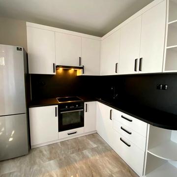 Михайла Грушевського вул., 30в