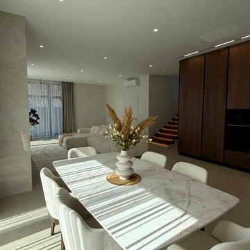 Квітнева вул.