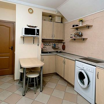 Дігтярна вул., 35