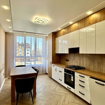 Героїв Крут вул., 8