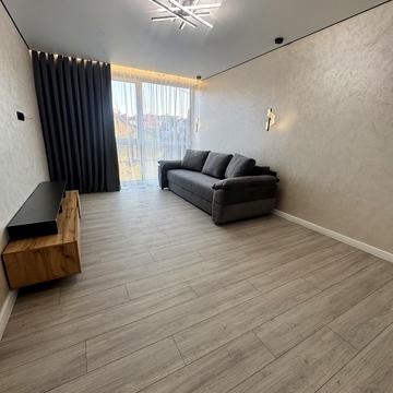 Білогірська вул., 12