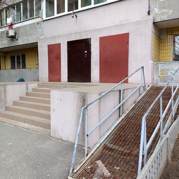 Вільний пров., 5