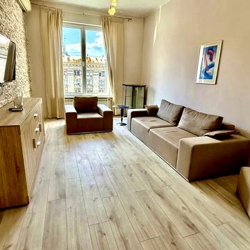 Хрещатик вул. (Kreschatic), 21