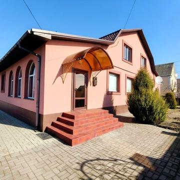 Центральна, 5