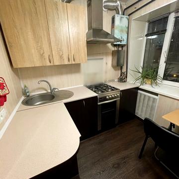 Лесі Українки просп. (Пушкіна), 1