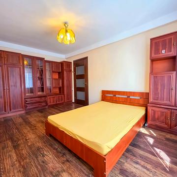 Братиславська вул., 8