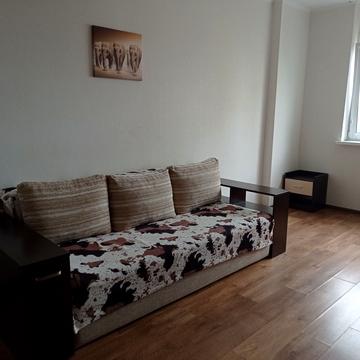 Воскресенська вул., 14-Б