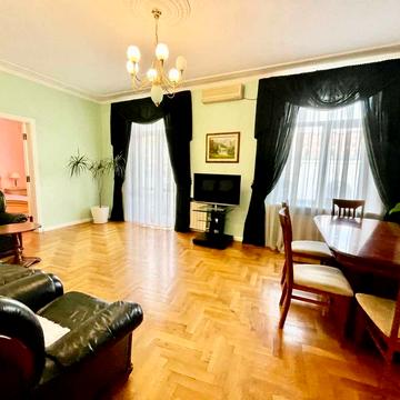 Богдана Хмельницького вул., 9-Б