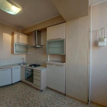 Тополина вул., 18