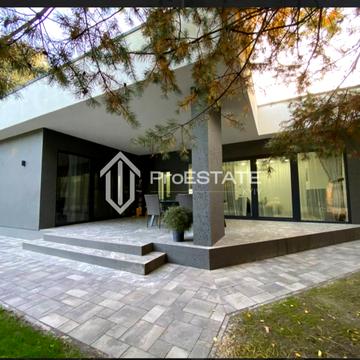 Центральна вул.