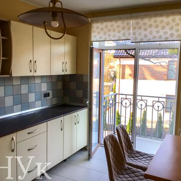 Василя Ґренджі-Донського пл., 3а