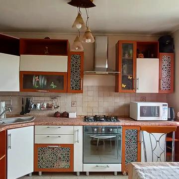 Менахем-Мендл Шнеєрсона вул. (Мініна), 15