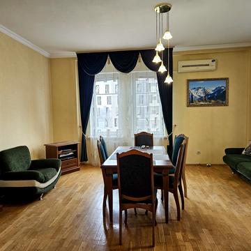 Дмитрівська вул., 17-А