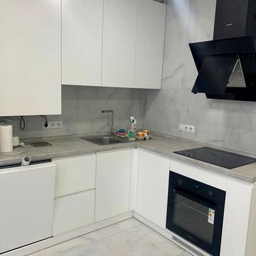 Юнацька вул., 8