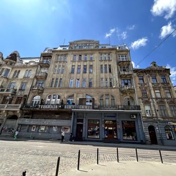 Богдана Хмельницького вул., 11