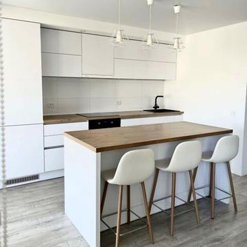 Коновальця вул., 17