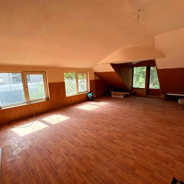 Капушанська вул., 81