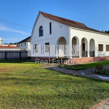 Олександра Саєнка вул., 2