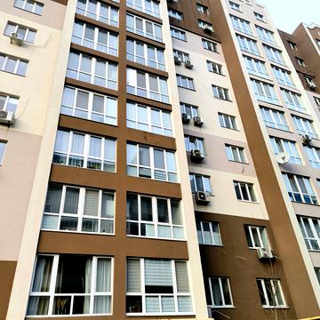 Леоніда Каденюка вул., 18