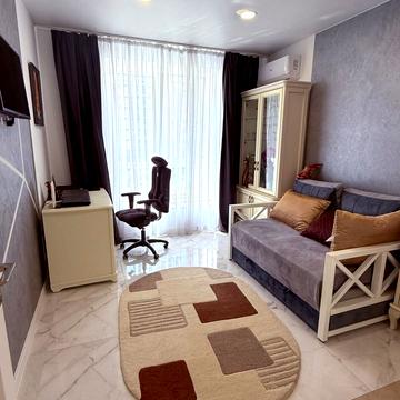 Набережна Перемоги вул., 42