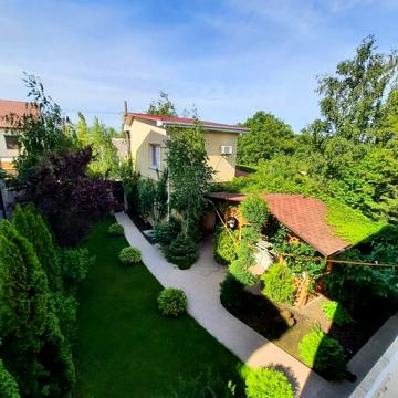 Райдужна вул., 21