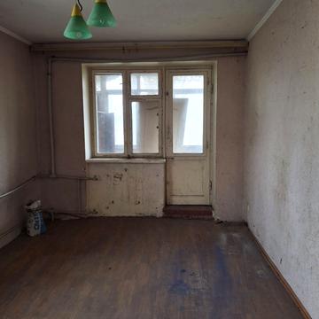 Космонавтів вул., 3