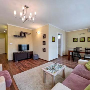 Академіка Богомольця вул., 7/14