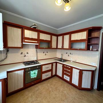 Тролейбусна вул., 24