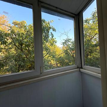 Варненська вул., 8