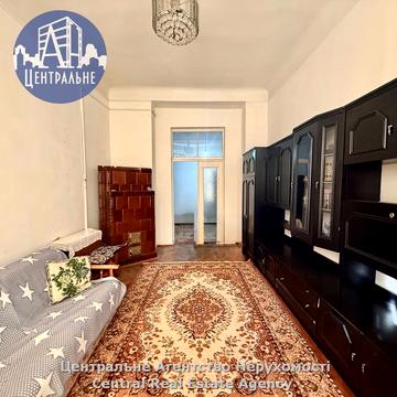 Богдана Хмельницького вул., 4