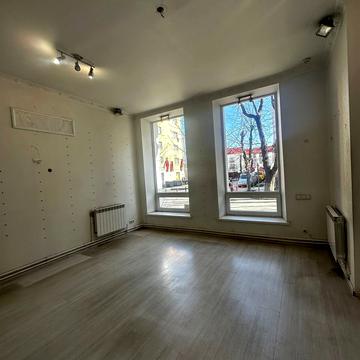 Івана Франка вул., 9