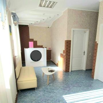 Грушевського вул., 23