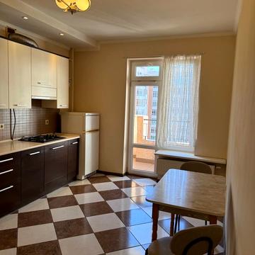 Гетьмана Івана Мазепи вул. (Топольна), 1