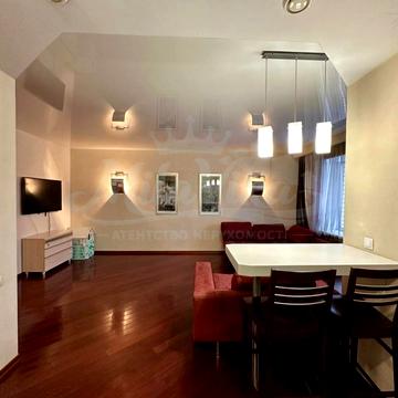 Анни Ахматової вул., 31