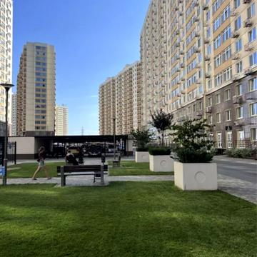 Перлинна вул., 1б